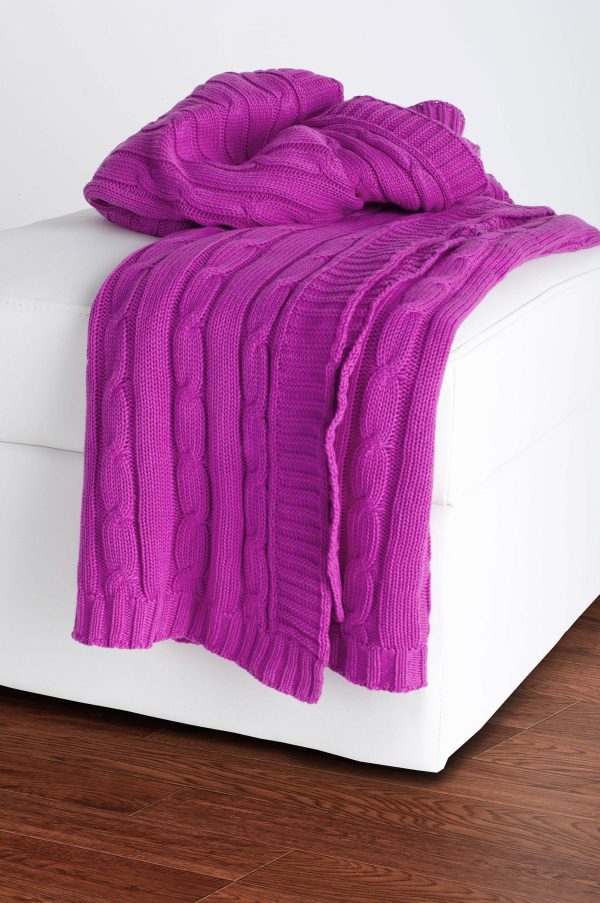 Rizzy TH0161 Raspberry Throw on Sale