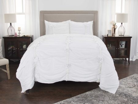 Rizzy BQ4332 Aiyana White Bedding Online