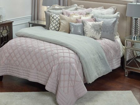 Rizzy BQ4235 Wren Blossom Bedding on Sale